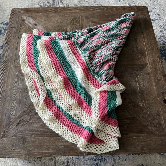 Vintage Handmade Crochet Blanket Throw Square Ruffle Flounce Edge - Picture 4 of 6